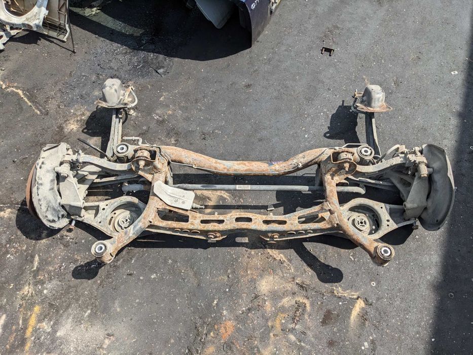 VW Volkswagen Passat B6 Kombi 2.0 TDI Belka Oś Tylna Tył Zawieszenia