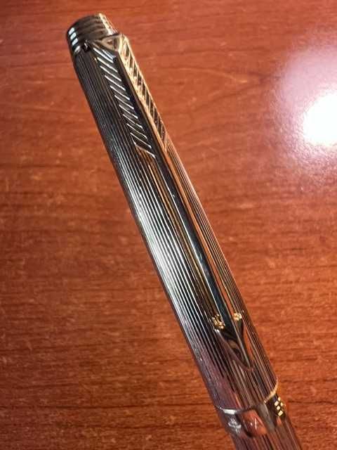 Conjunto 2 esferográficas vintage Parker com estojo: Sonnet Laque Firedance e 75 Milleraies banhada a ouro 14k