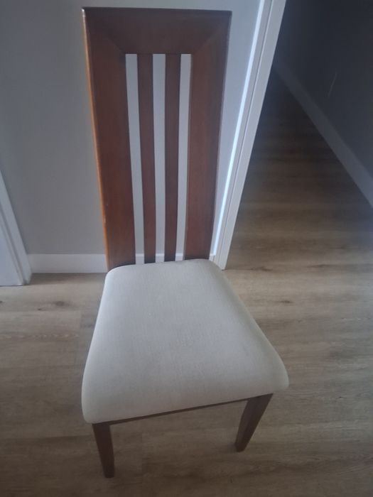 Mesa de jantar 1.80cm   impecável com 6 cadeiras em madeira