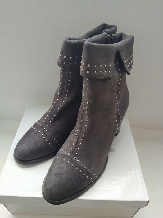 Botas cinzentas com tachas - Tamanho 39 - Novas!