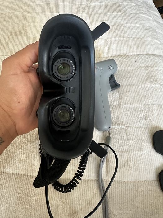 googles 2 + emotion controler 2426432717684756483