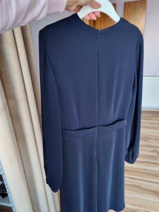 Nowa elegancka granatowa sukienka taliowana