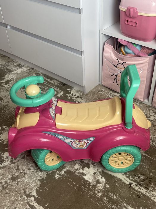Толокар машинка для дівчинки