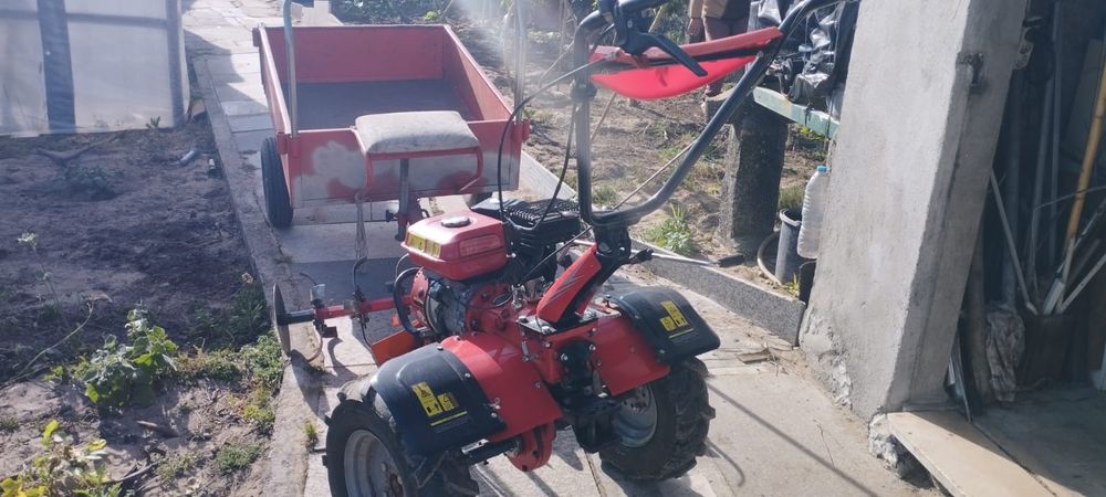 Motocultivador com reboque