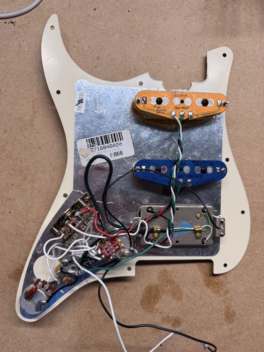 Fender Pre-Wired Strat Pickguard Shawbucker/Gen 4 HSS