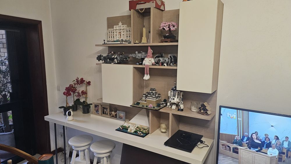 Estante móvel de parede moderna