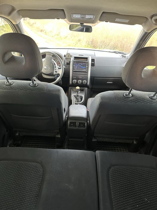 автомобіль Nissan