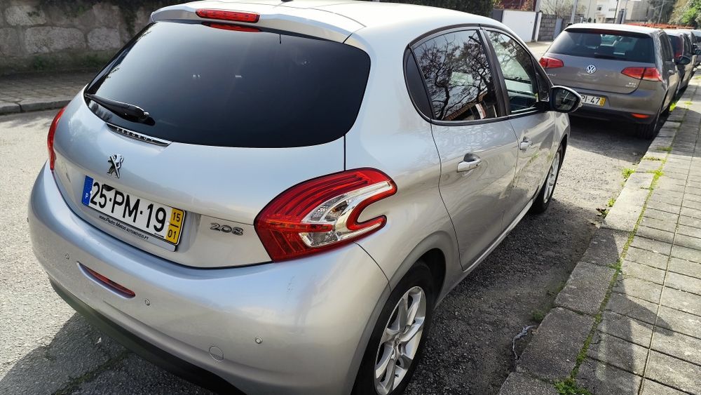 Peugeot 208 1.2 gasolina 2015