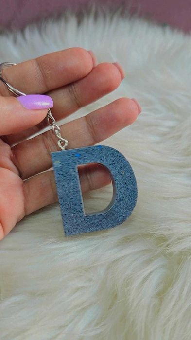 Porta-chaves de letras em resina. Preço especial para revendedoras