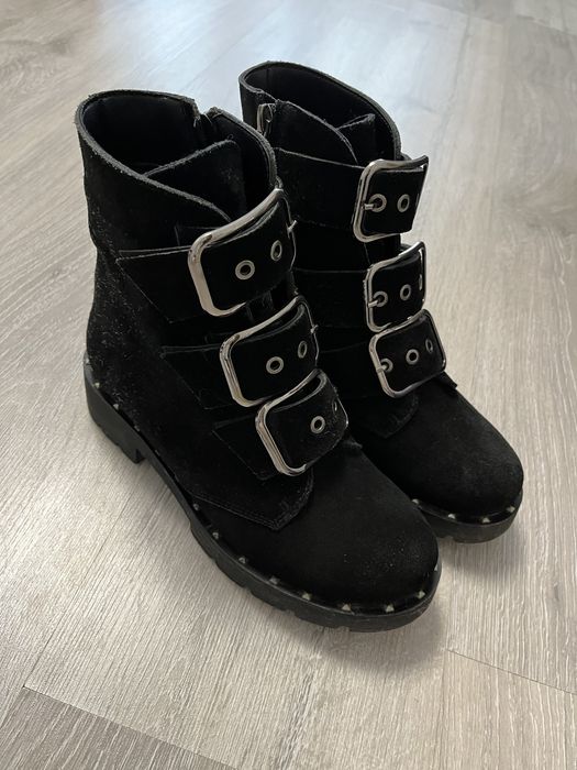 Продам осінні чоботи