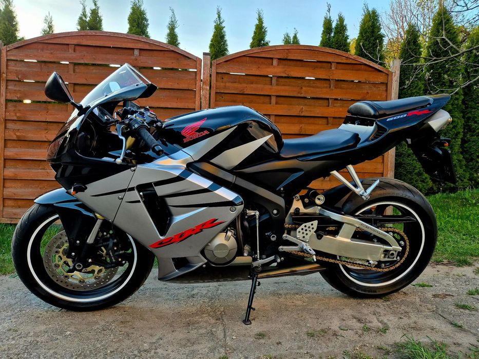 Honda CBR CBR 600RR PC37B 2005r. Lift. Przygotowana do sezonu.