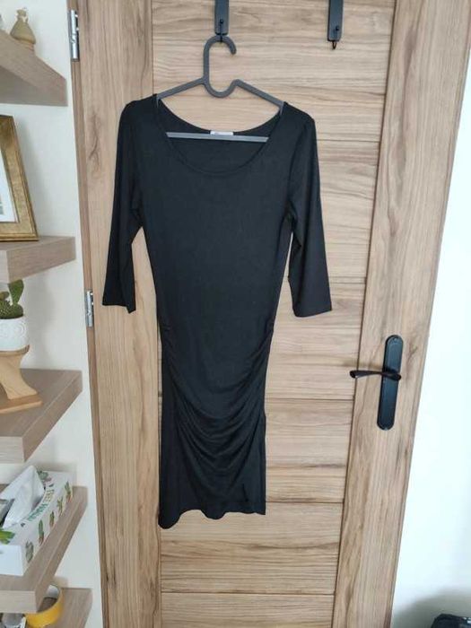 Dopasowana sukienka z Cubusa