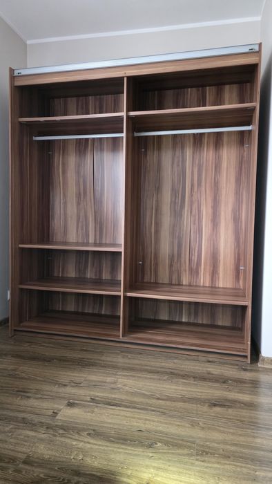 Sypialnia - szafa, komoda, łóżko, stoliczki nocne