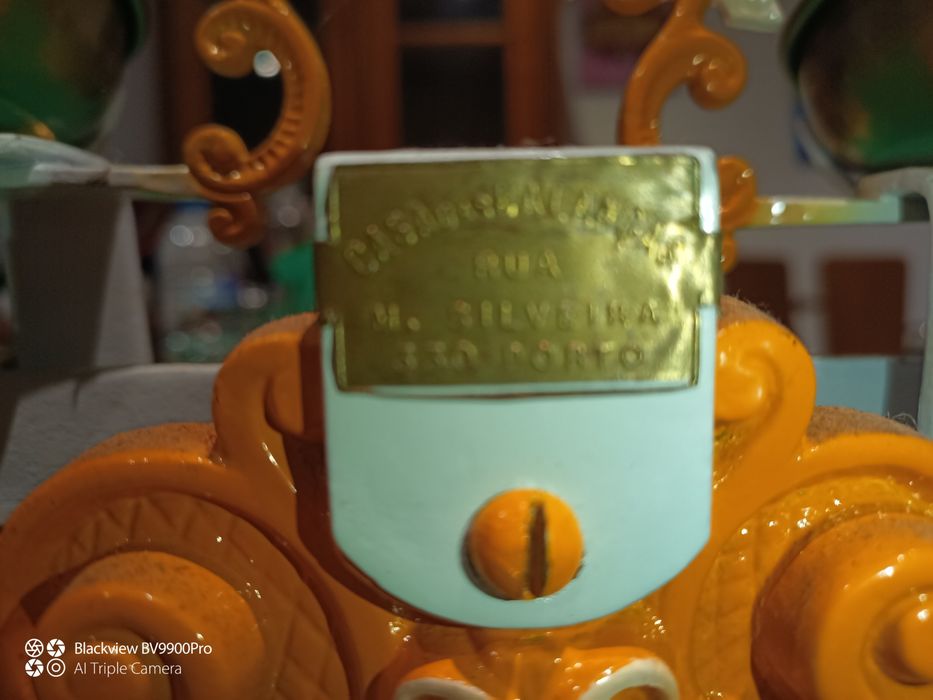 Uma balança lindíssima seja em pintura  como no próprio modelo
