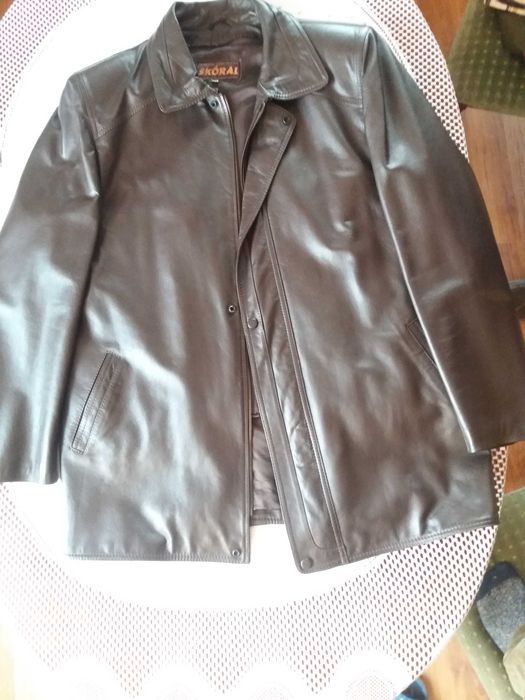 brązowa kurtka skórzana