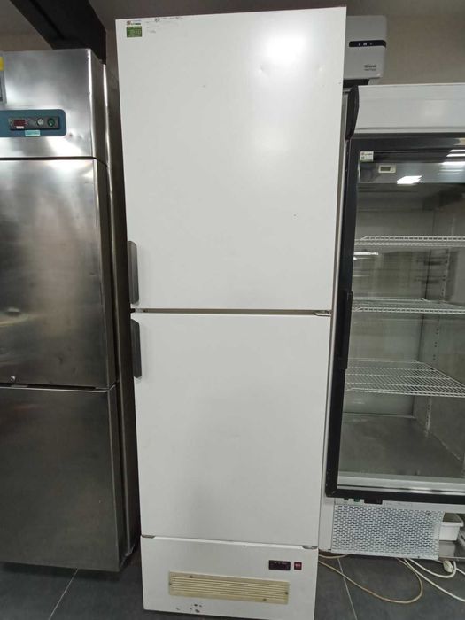 Шафа холодильна фарбована 2 двері