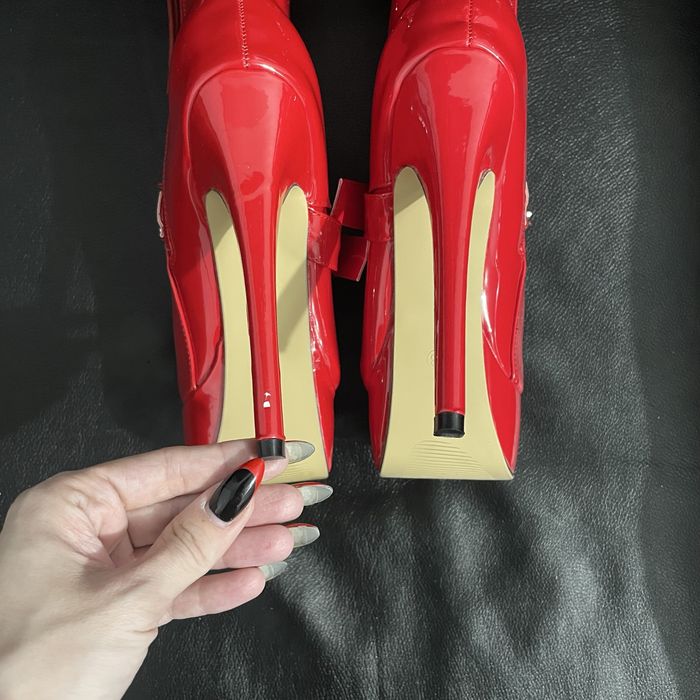 Нові лакові ботильйони на платформі та високому каблуці