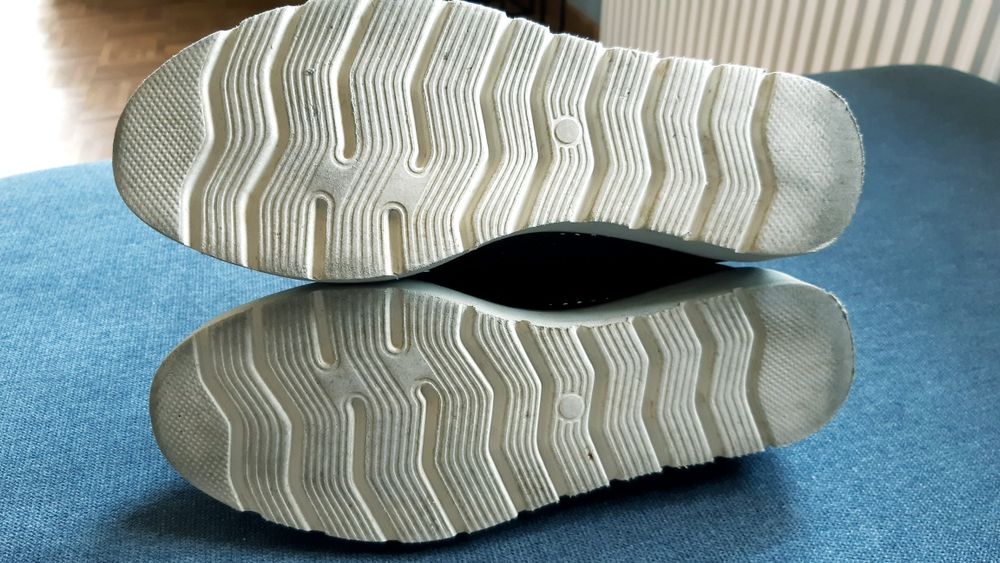 Półbuty czarne sznurowane ażurowe 36