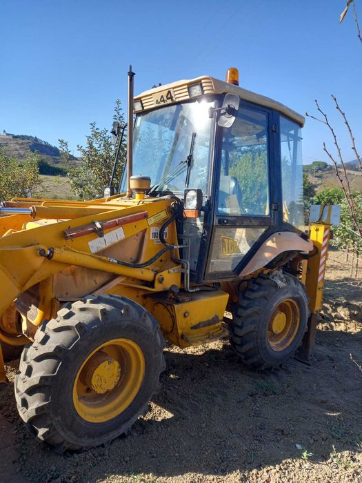 Maquina JCB 2CX Ano 2000