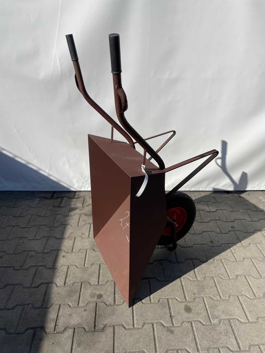 Taczka budowlana z kiprem grubość blachy 2 mm.