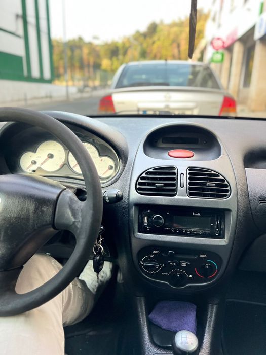 Peugeot a venda 206