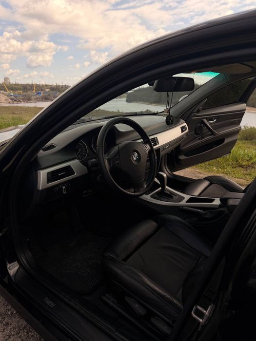 BMW E90 рестайлинг 2010 рік в гарному стані