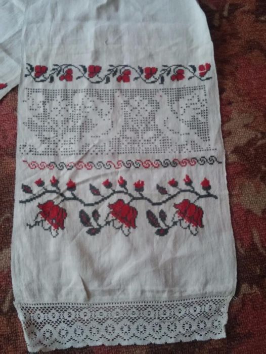 Рушник старинний, вишитий ручної роботи.