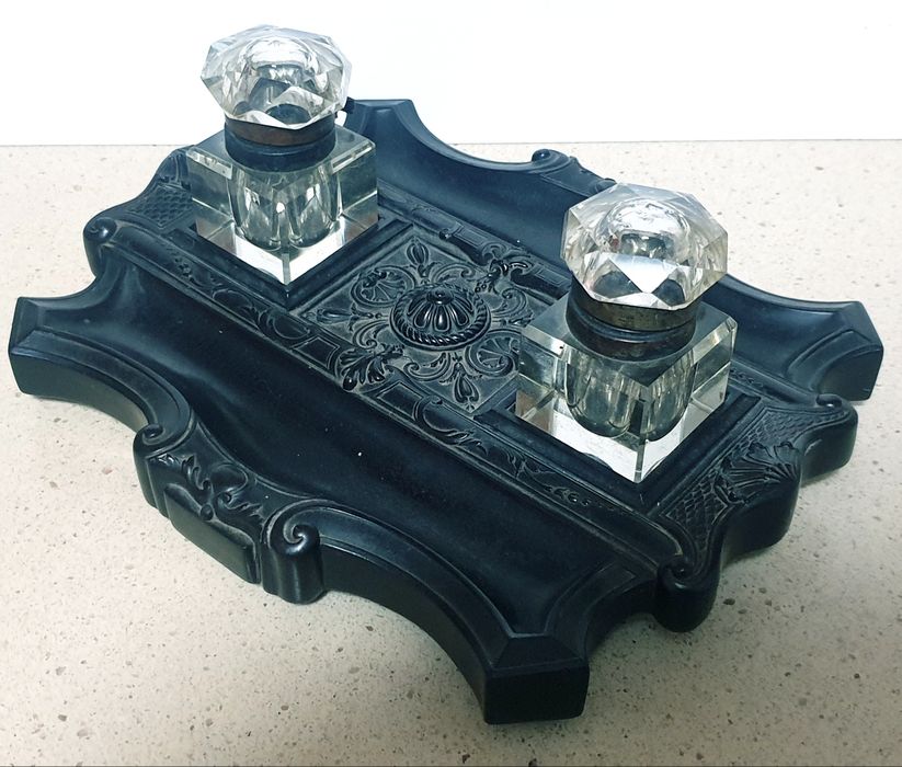 Excelente antigo tinteiro do Sec XIX em resin e cristal