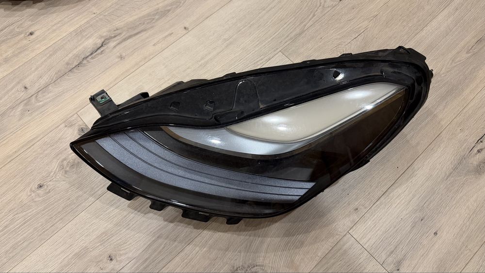 Otica para tesla model 3