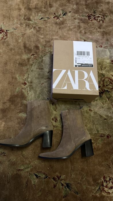 Чоботи на каблуку Zara