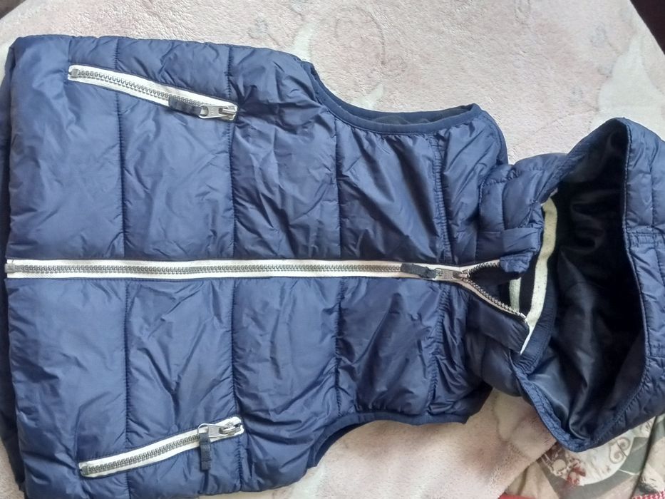 Продам жилетку в гарному стані