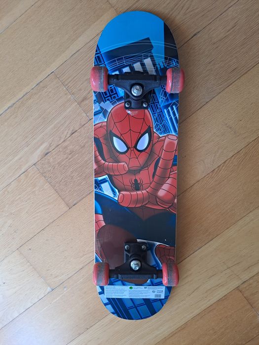 Skate Marvel Homem Aranha min: 20 kg max 50 kg
