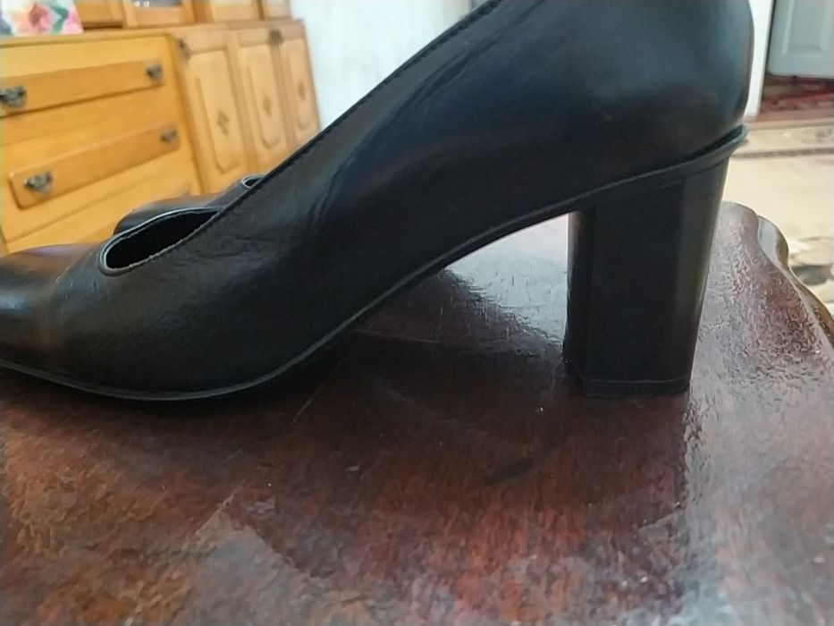 Шкіряні жіночі туфлі