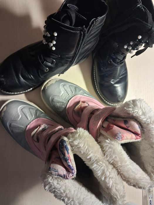 Віддам бБезкоштовно дитячі чоботи  33-34 розм