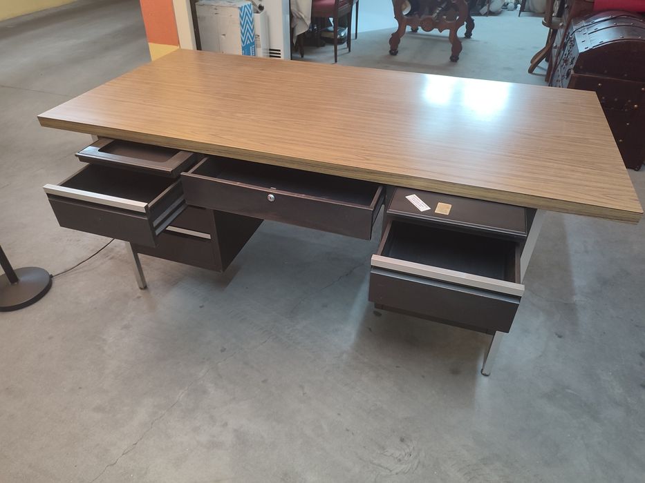 Grande Secretária antiga em ferro