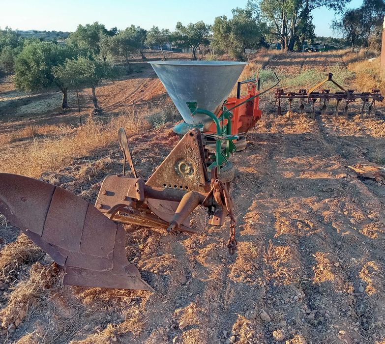 Conjunto 4 Alfaias agrícolas