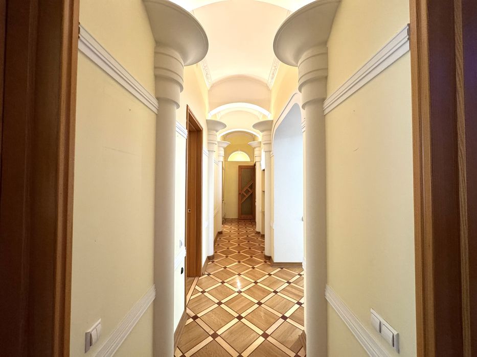 Продажа части дома в центре со своим фасадным входом