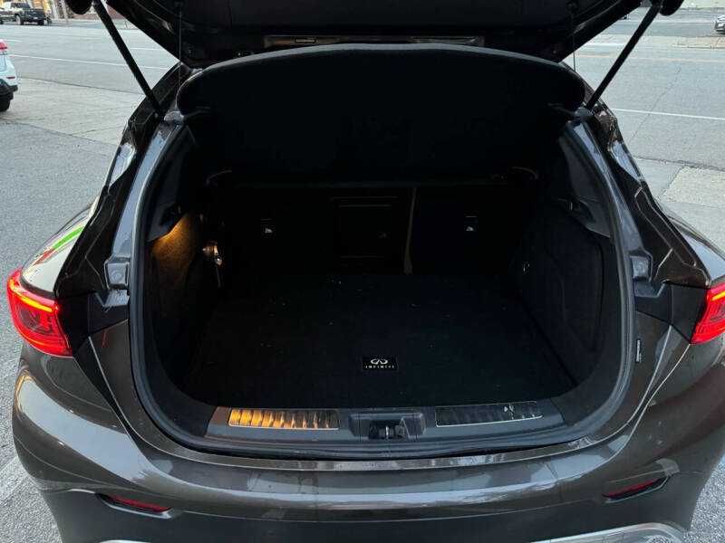 2017 Infiniti QX30