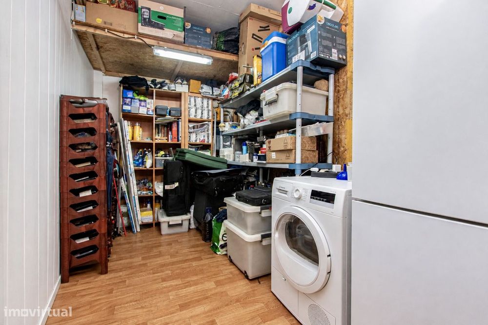 T3 com vista sobre o Jamor, box de 58 m² e condomínio com piscina