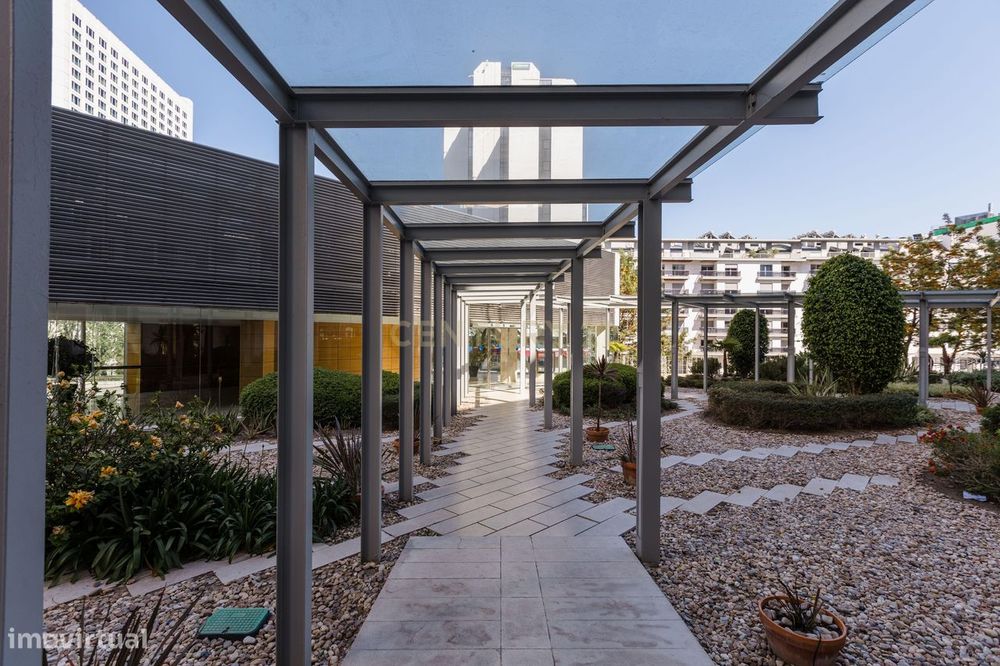 Penthouse com Vista Panorâmica sobre Lisboa e Monsanto | Campolide