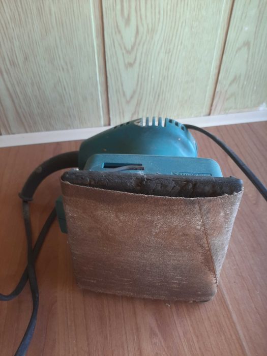 Продам шліфувальну машинку makita