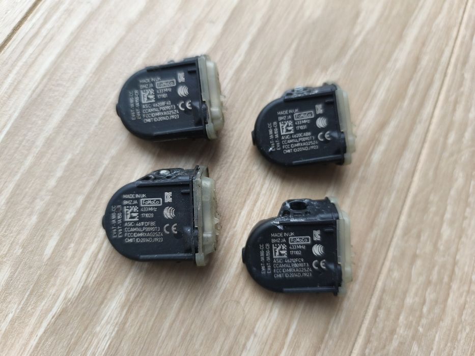 Czujniki ciśnienia Ford OEM 4 szt. TPMS kwadrat