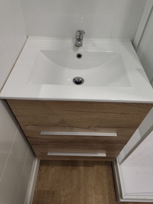 Móvel com lavatório