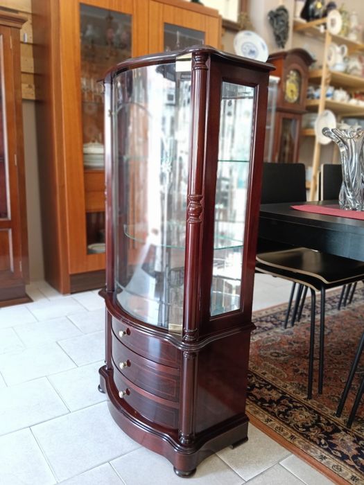 Móvel  /  Vitrine