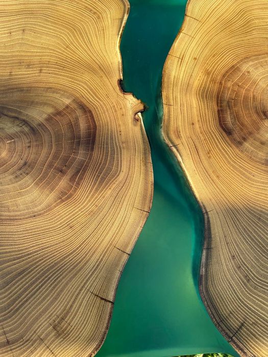 Стіл з епоксидною смолою