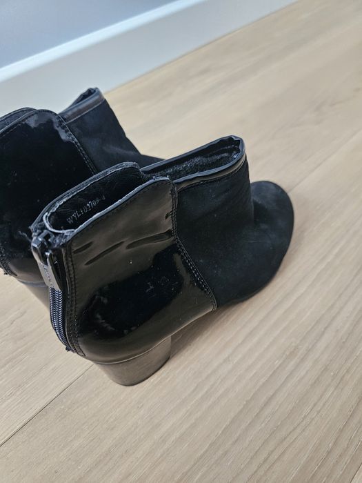 Zamszowe czarne botki  39