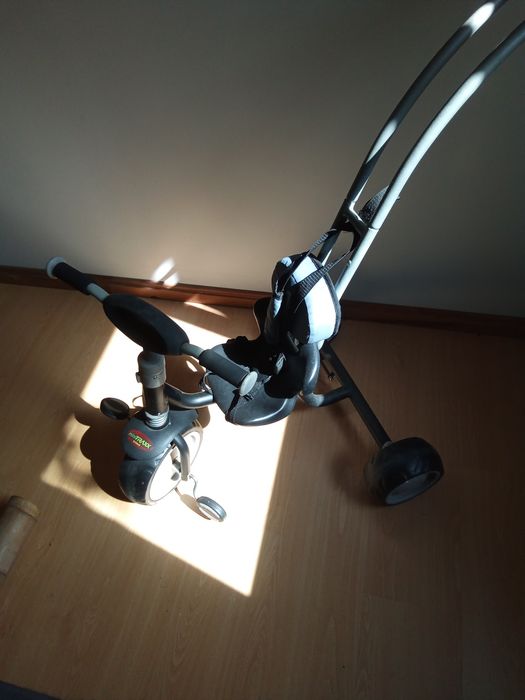 Triciclo com guiador