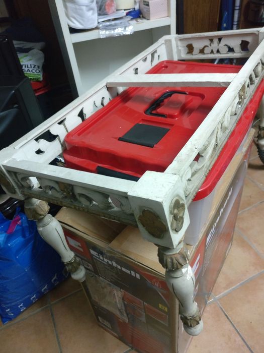 Mesa centro clássica sem tampo