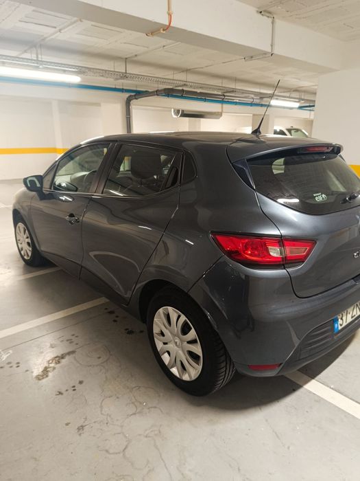 Carro Clio 2019 excelente