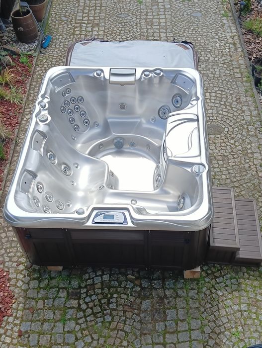Jacuzzi Sundance Spas. Usługi